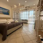 Off And Relax Bed and Breakfast Νάπολη