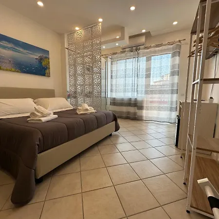 Off And Relax Bed and Breakfast Νάπολη